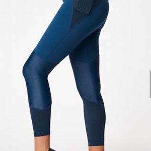Sweatty Betty power workout 3/4 leggings in navy size medium